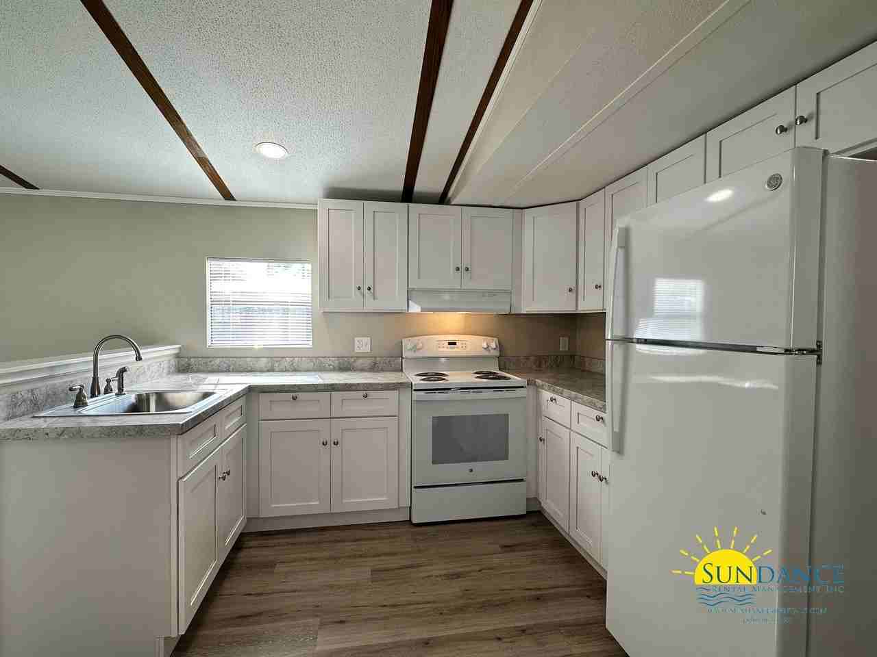 324 Green Acres Rd - Photo 4 of 11
