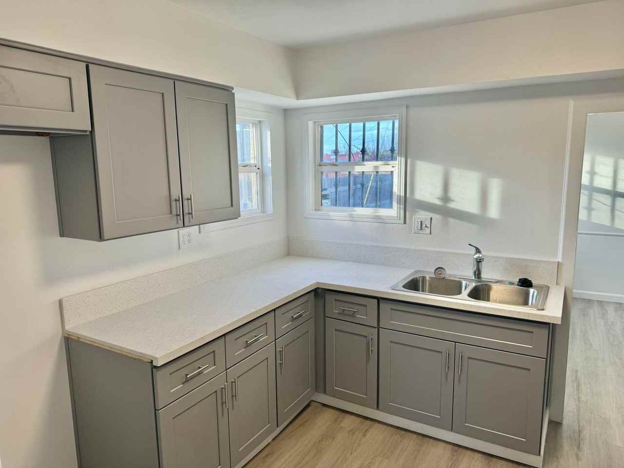 1313 10th Ave - Photo 2 of 21