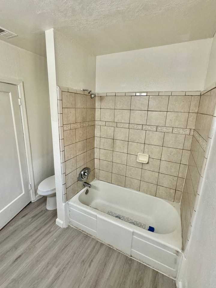1313 10th Ave - Photo 3 of 21