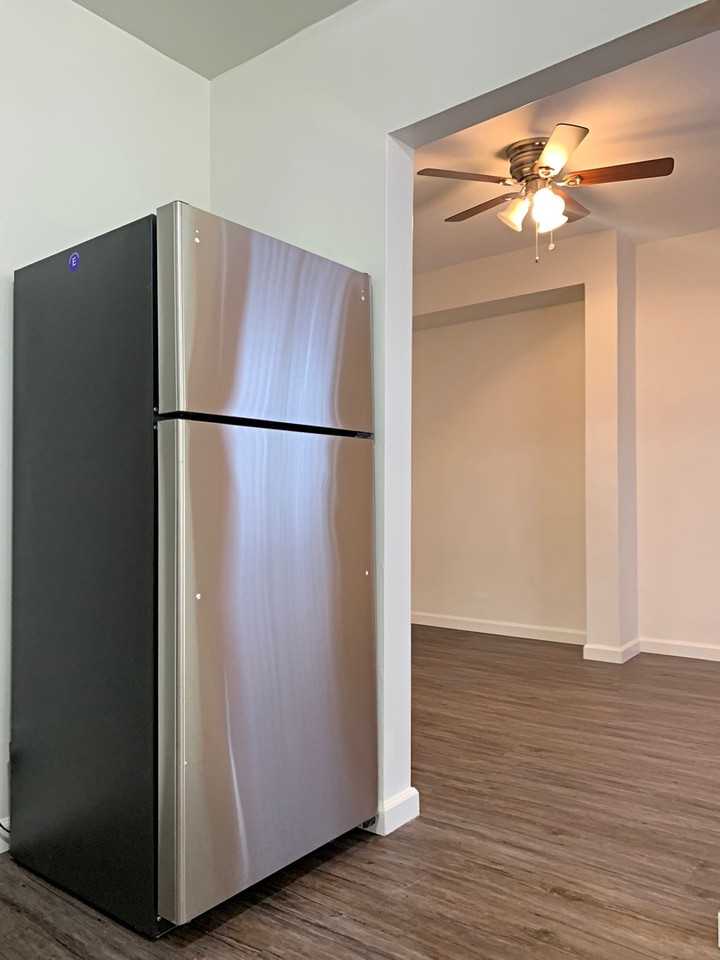 1136 N Ogden Dr - Photo 4 of 19