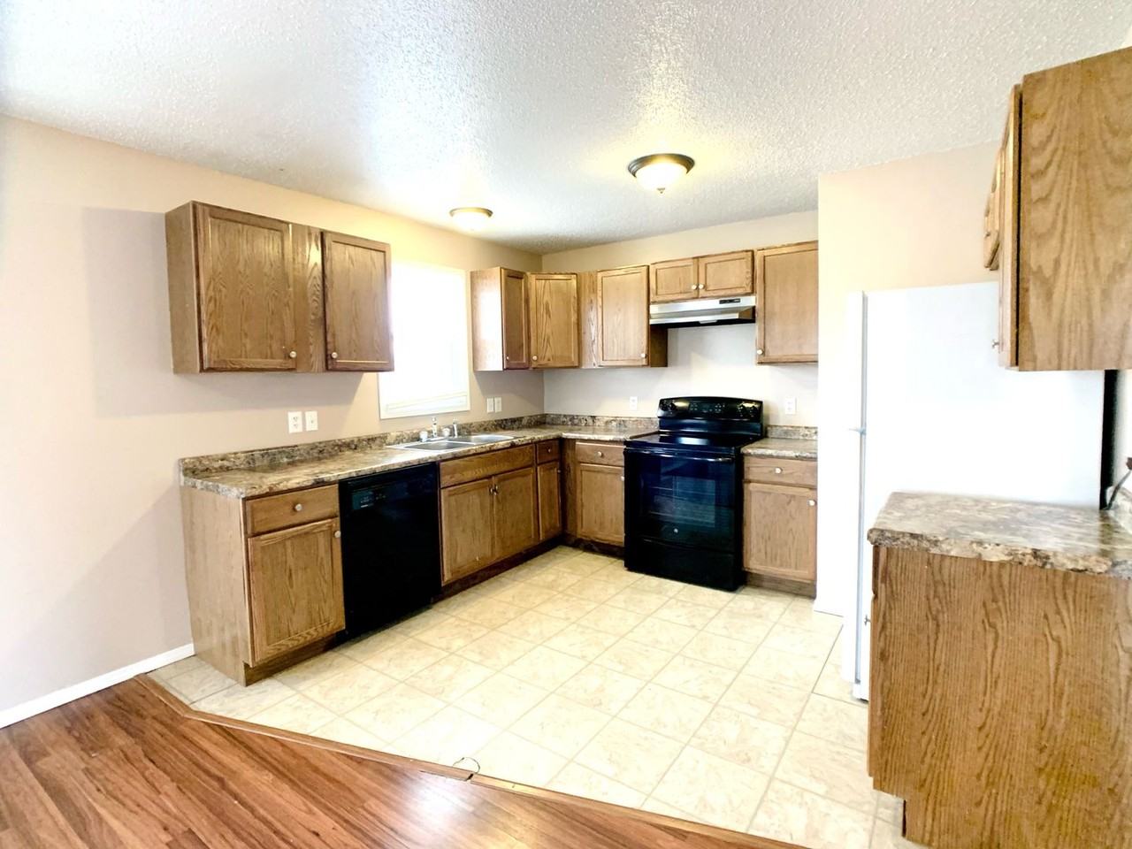 717 S 13th Ave - Photo 2 of 16