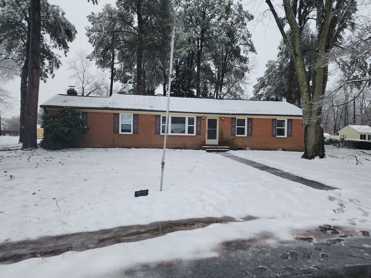 9012 Dorothy Ln - Photo 2 of 14