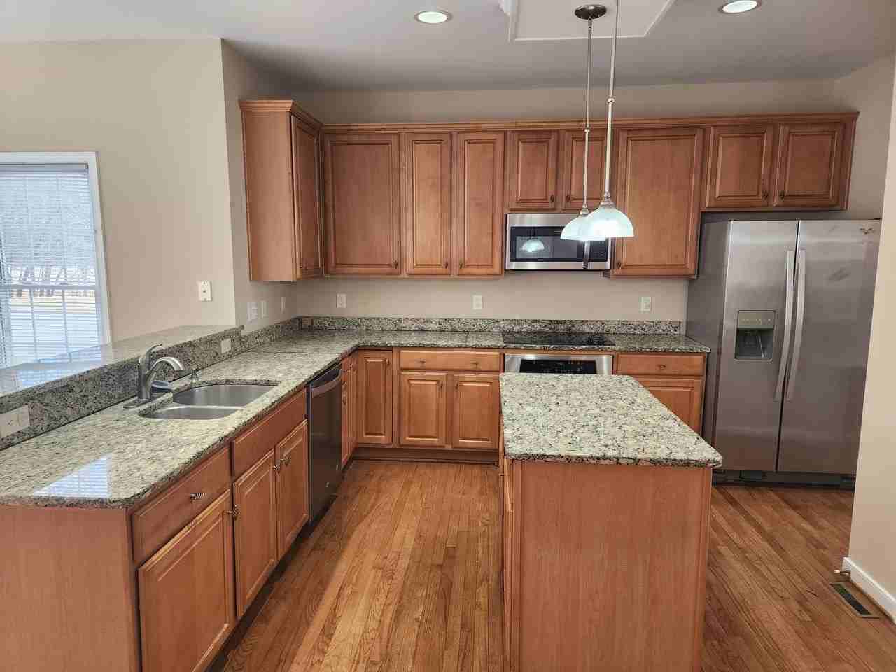 2740 Parview Way - Photo 3 of 39