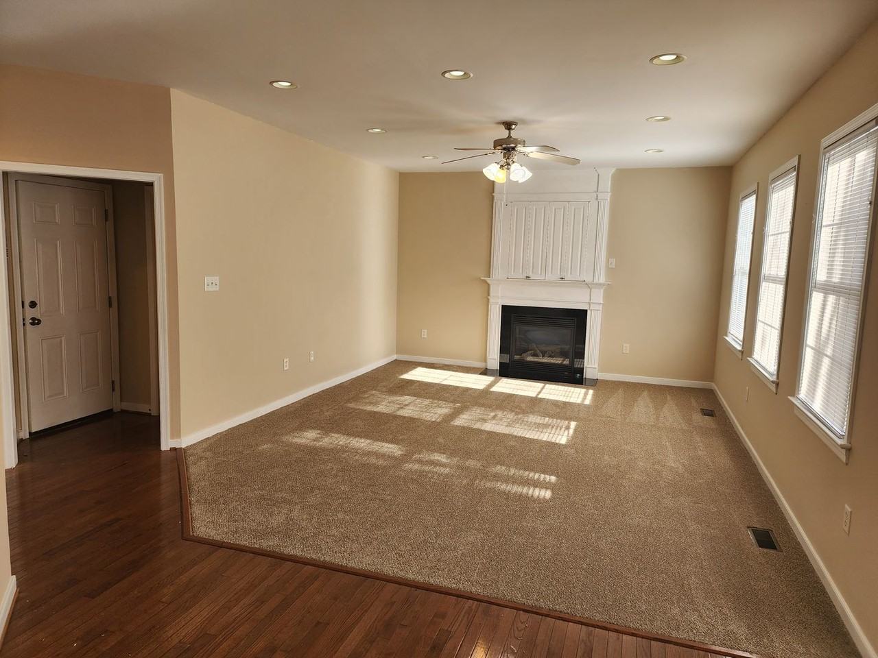 2740 Parview Way - Photo 5 of 39