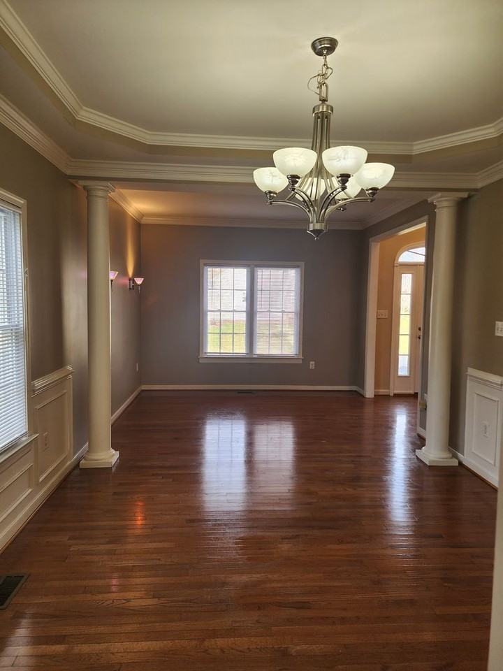 2740 Parview Way - Photo 6 of 39