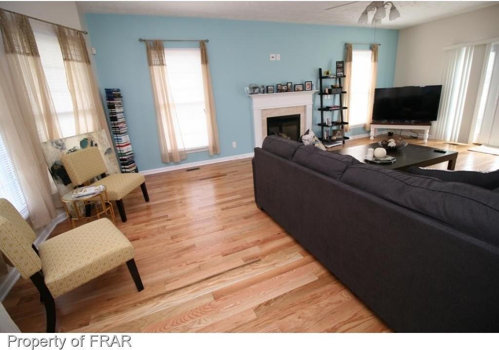 425 Dunblane Way - Photo 3 of 45