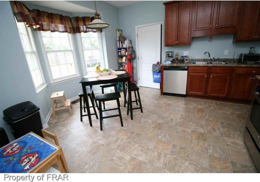 425 Dunblane Way - Photo 4 of 45