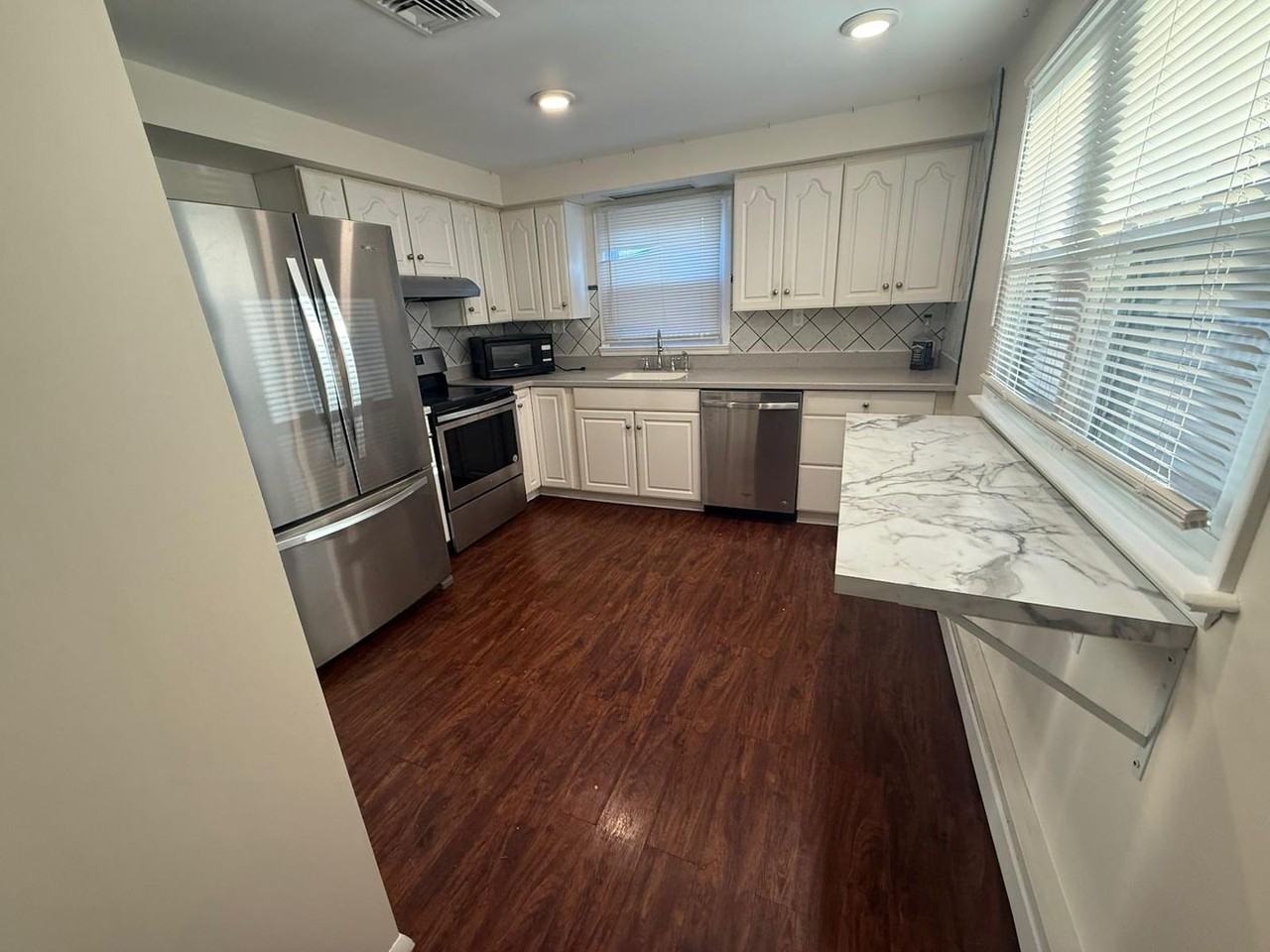 254 Admiral Ave - Photo 2 of 9