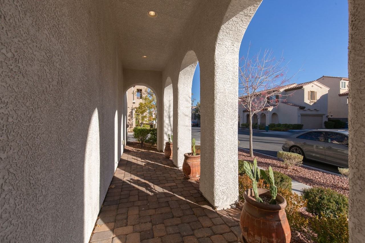 1929 Granemore St - Photo 5 of 39