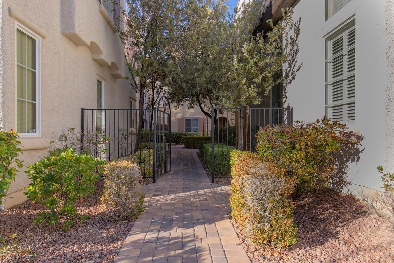 1929 Granemore St - Photo 6 of 39