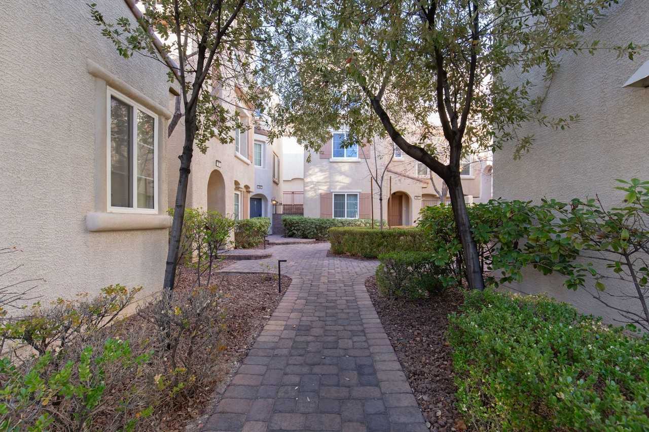 1929 Granemore St - Photo 7 of 39