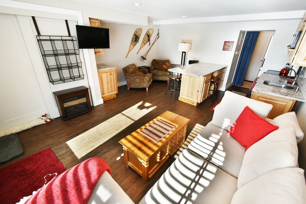 29 Yacht Club 29 - Photo 2 of 19