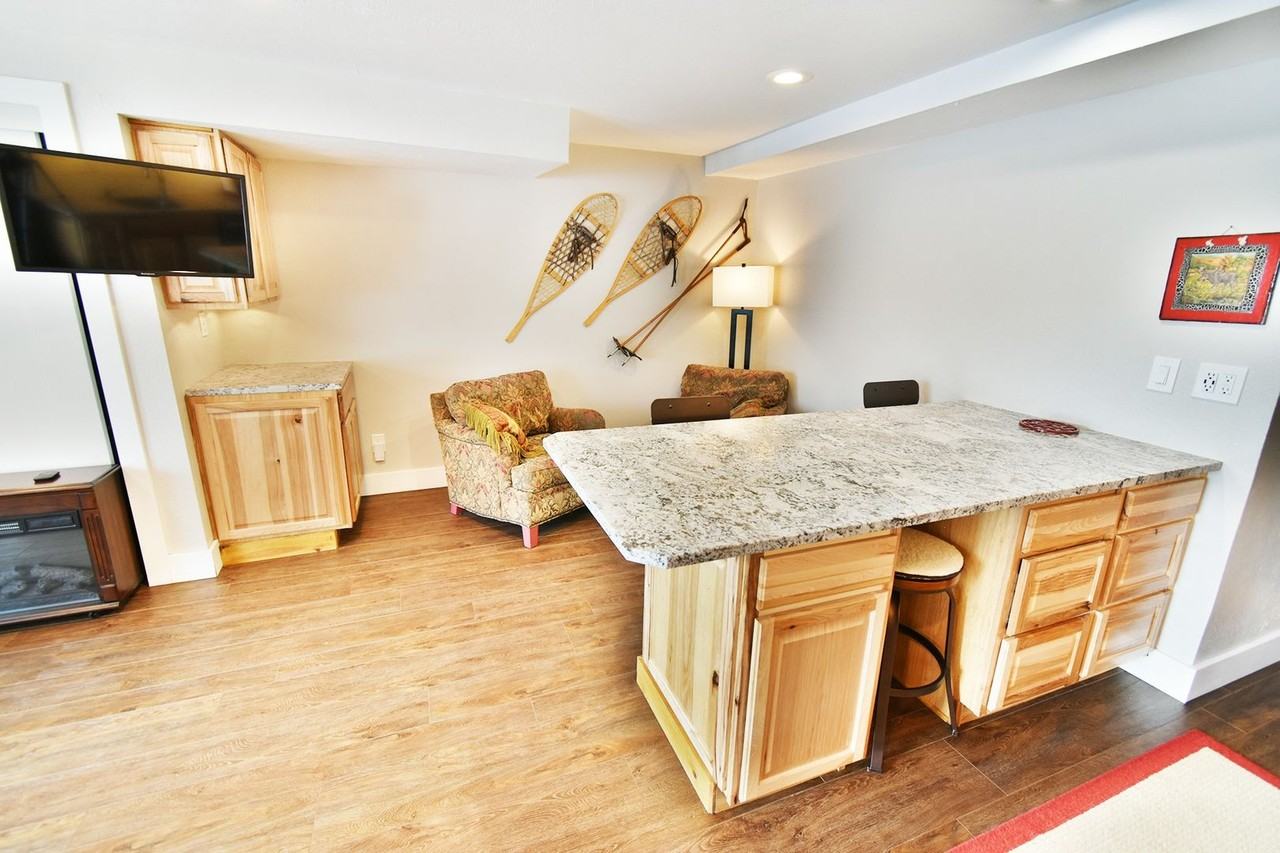 29 Yacht Club 29 - Photo 3 of 19