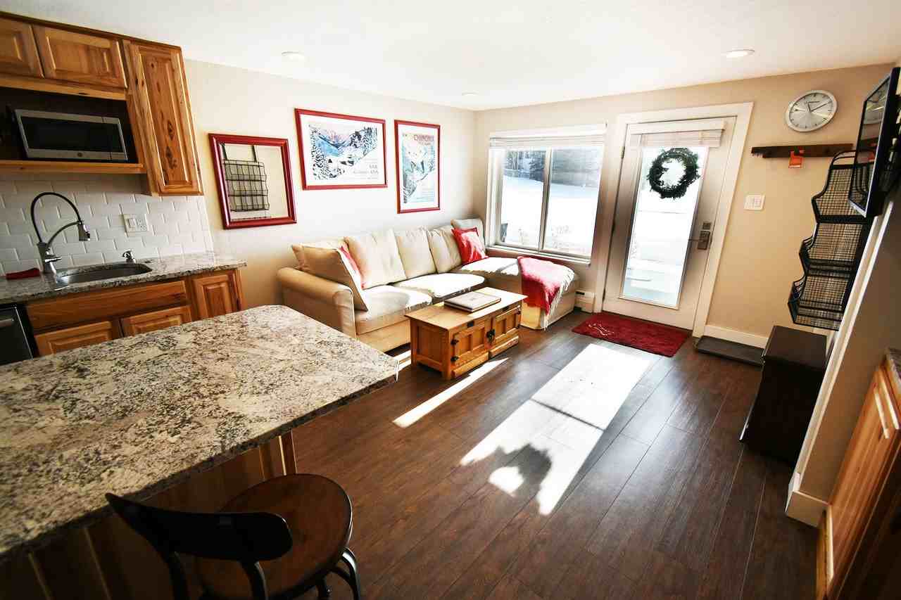 29 Yacht Club 29 - Photo 4 of 19