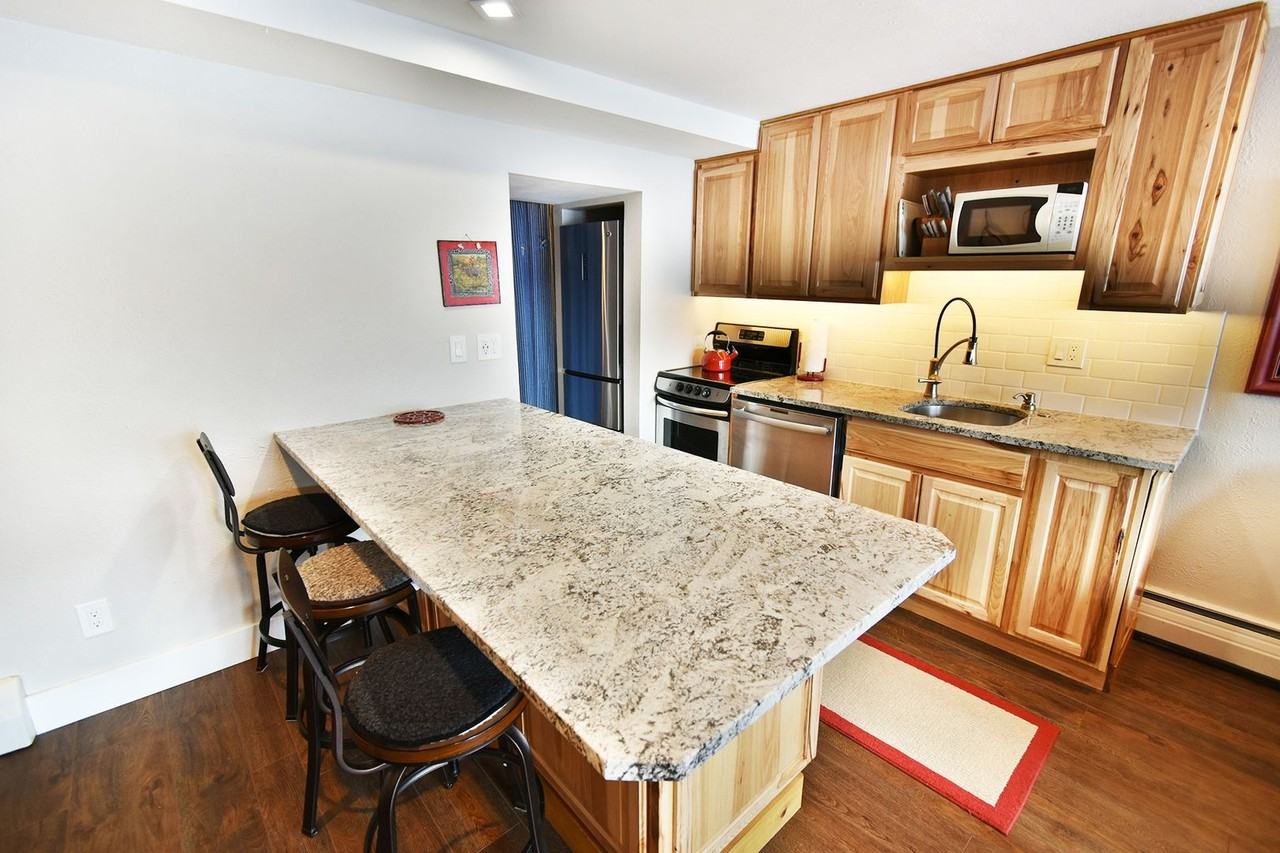 29 Yacht Club 29 - Photo 5 of 19