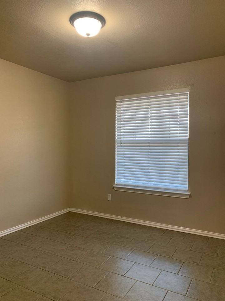 330 S Blue Jay Ct - Photo 3 of 9
