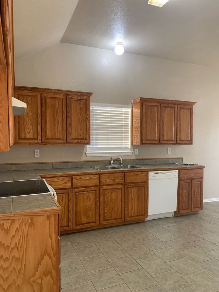 330 S Blue Jay Ct - Photo 5 of 9
