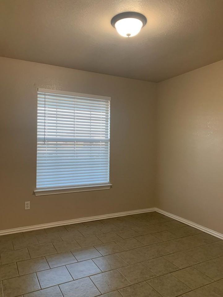 330 S Blue Jay Ct - Photo 7 of 9