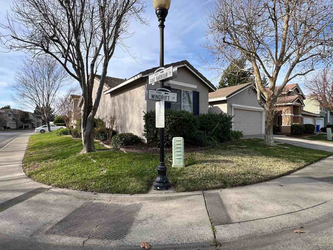 9474 Windrift Lane - Photo 3 of 35