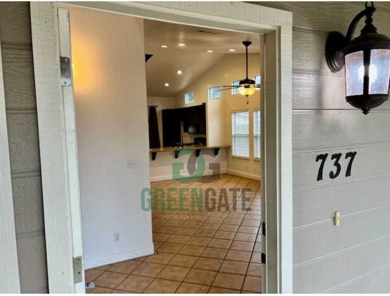 737 Danielle St - Photo 3 of 24