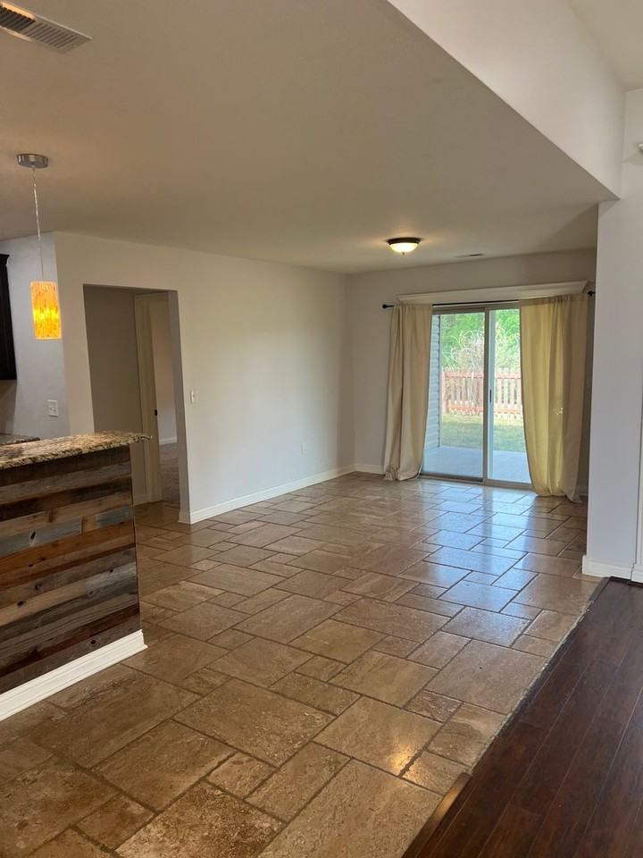 5609 Abercorn Dr - Photo 5 of 19