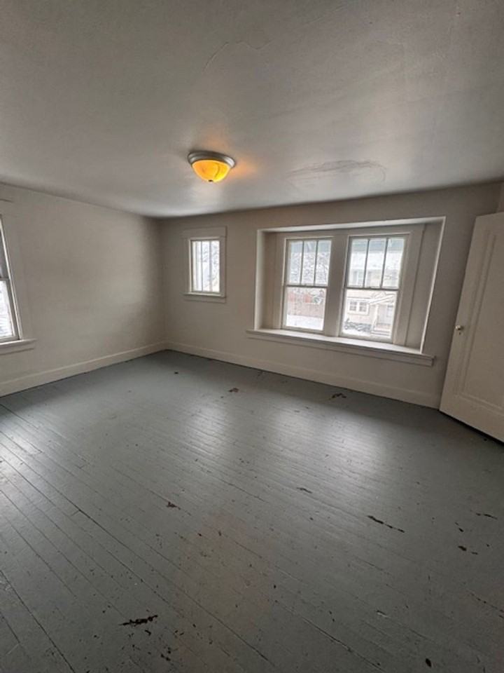 452 Violet Ct - Photo 2 of 7