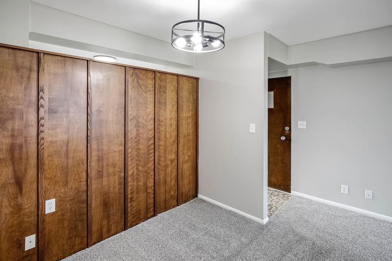 4813 S 131st St - Photo 2 of 15