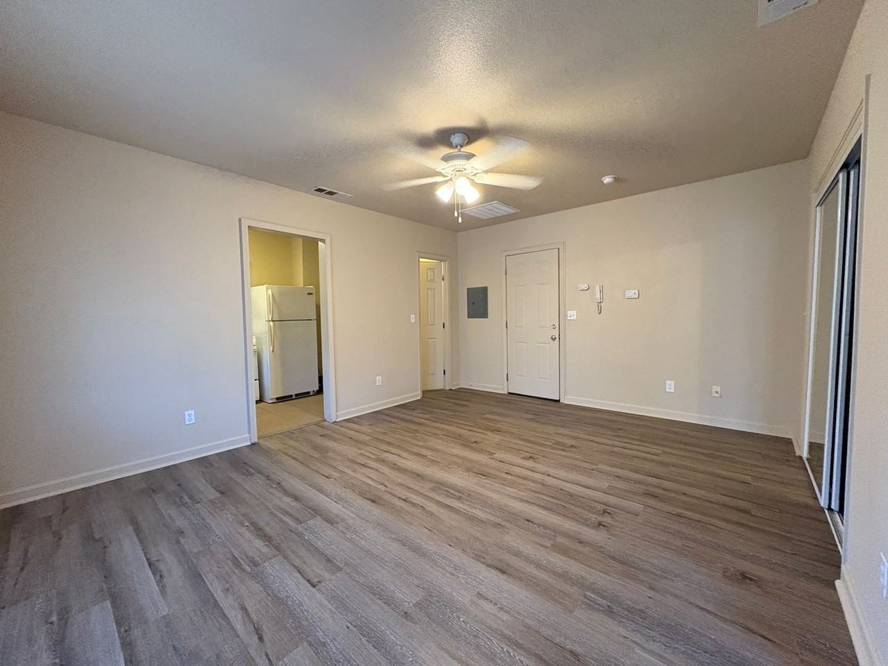 122 W Oak St - Photo 3 of 10