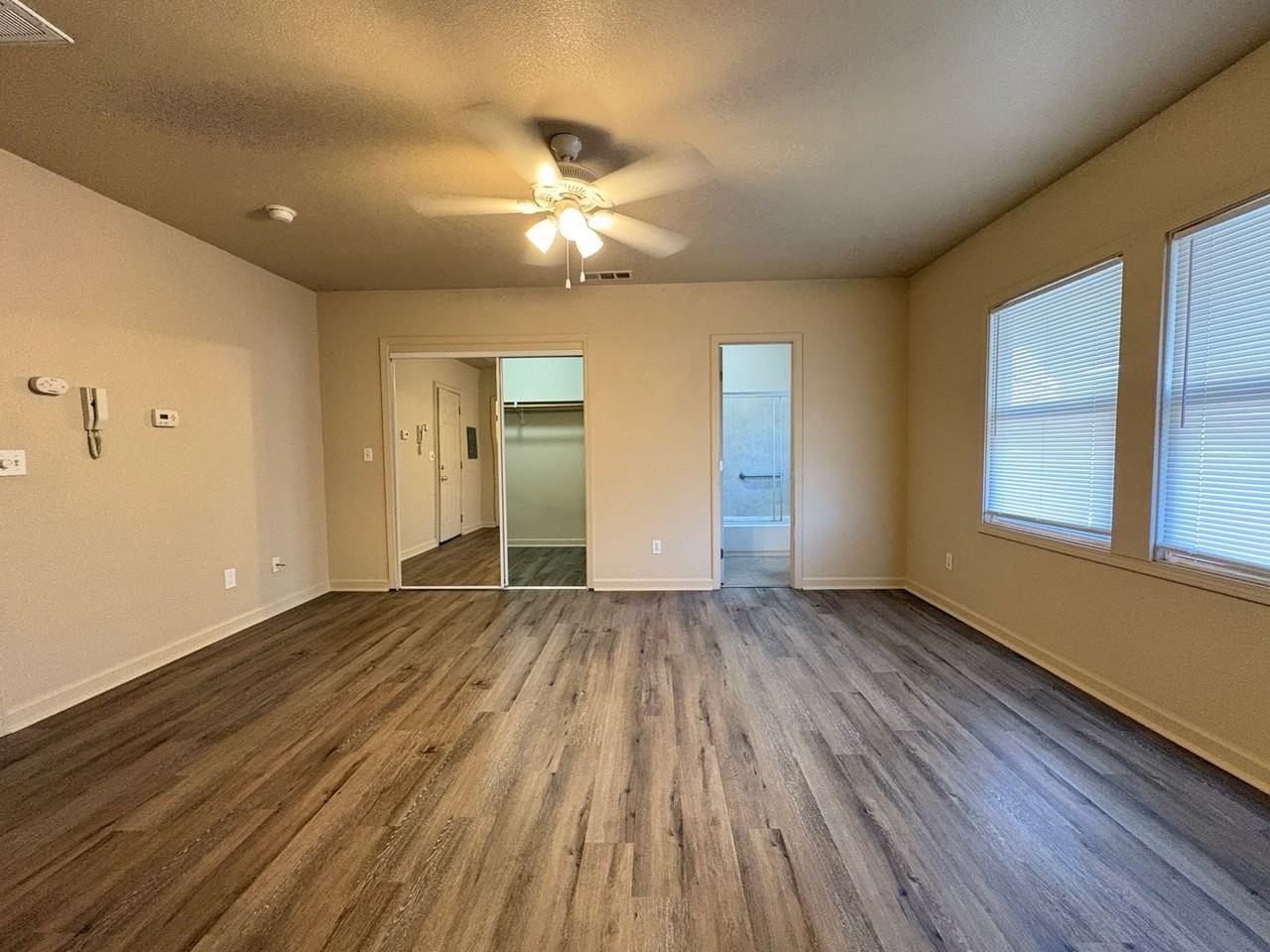 122 W Oak St - Photo 2 of 10