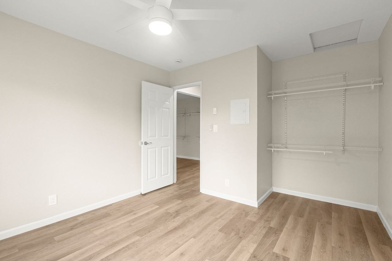 Redwood Creek Villas - Photo 6 of 44