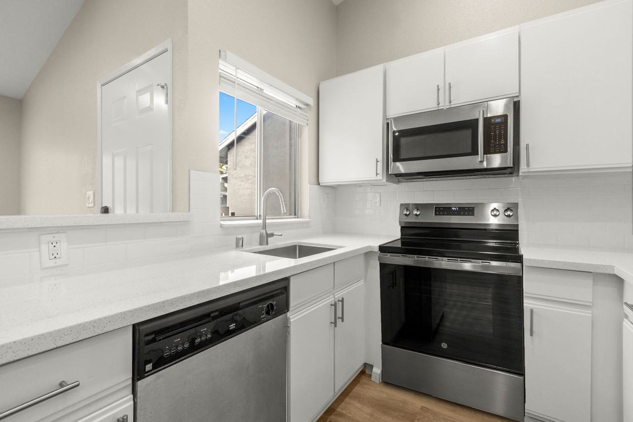 Redwood Creek Villas - Photo 4 of 44