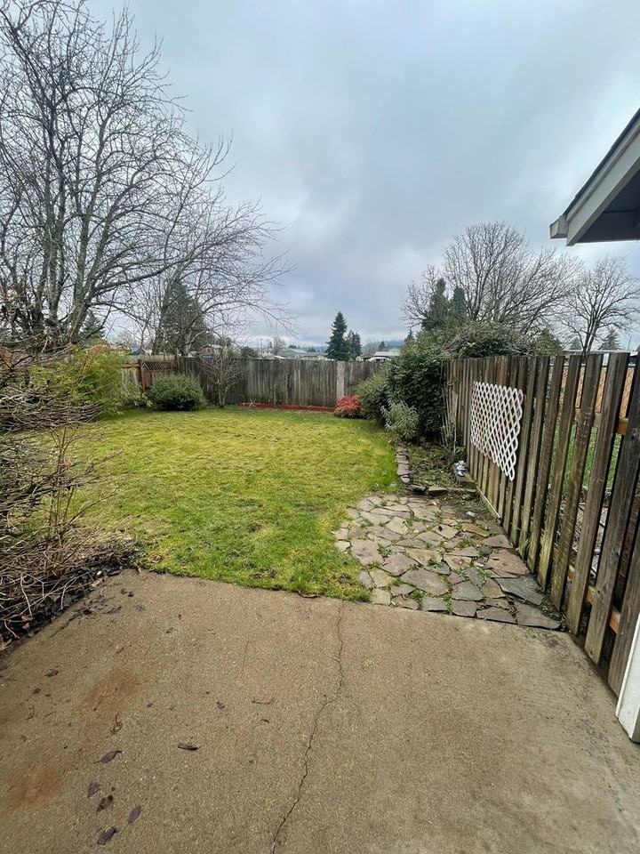 1047 S 10th St - Photo 7 of 16