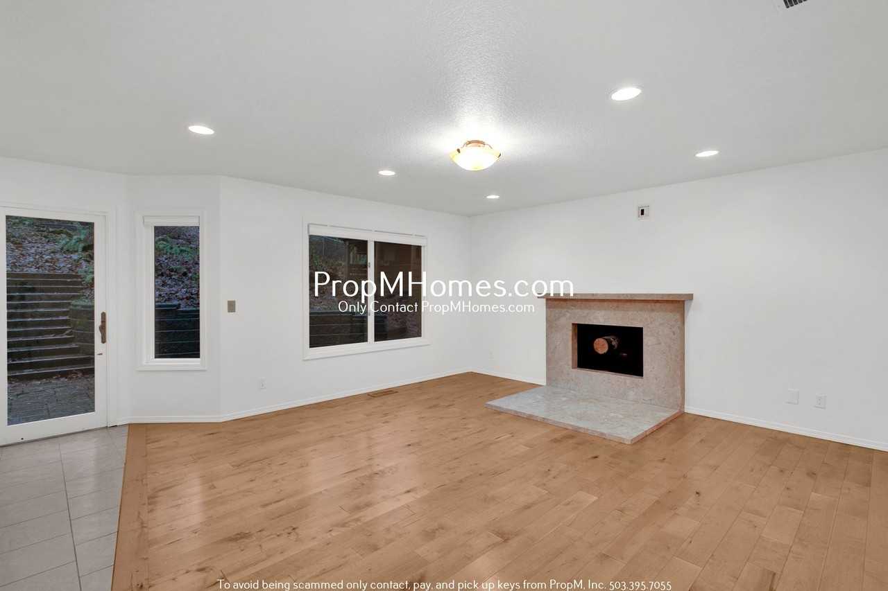 2570 Oregon City Blvd - Photo 3 of 26