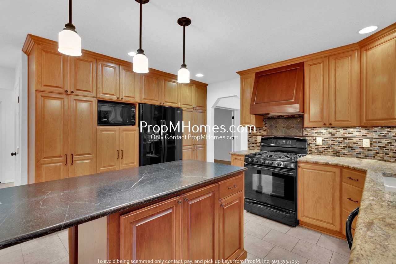 2570 Oregon City Blvd - Photo 7 of 26