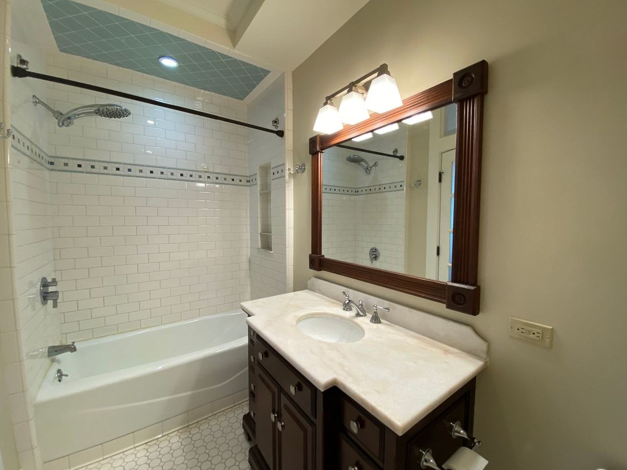 1811 Loma St - Photo 7 of 34
