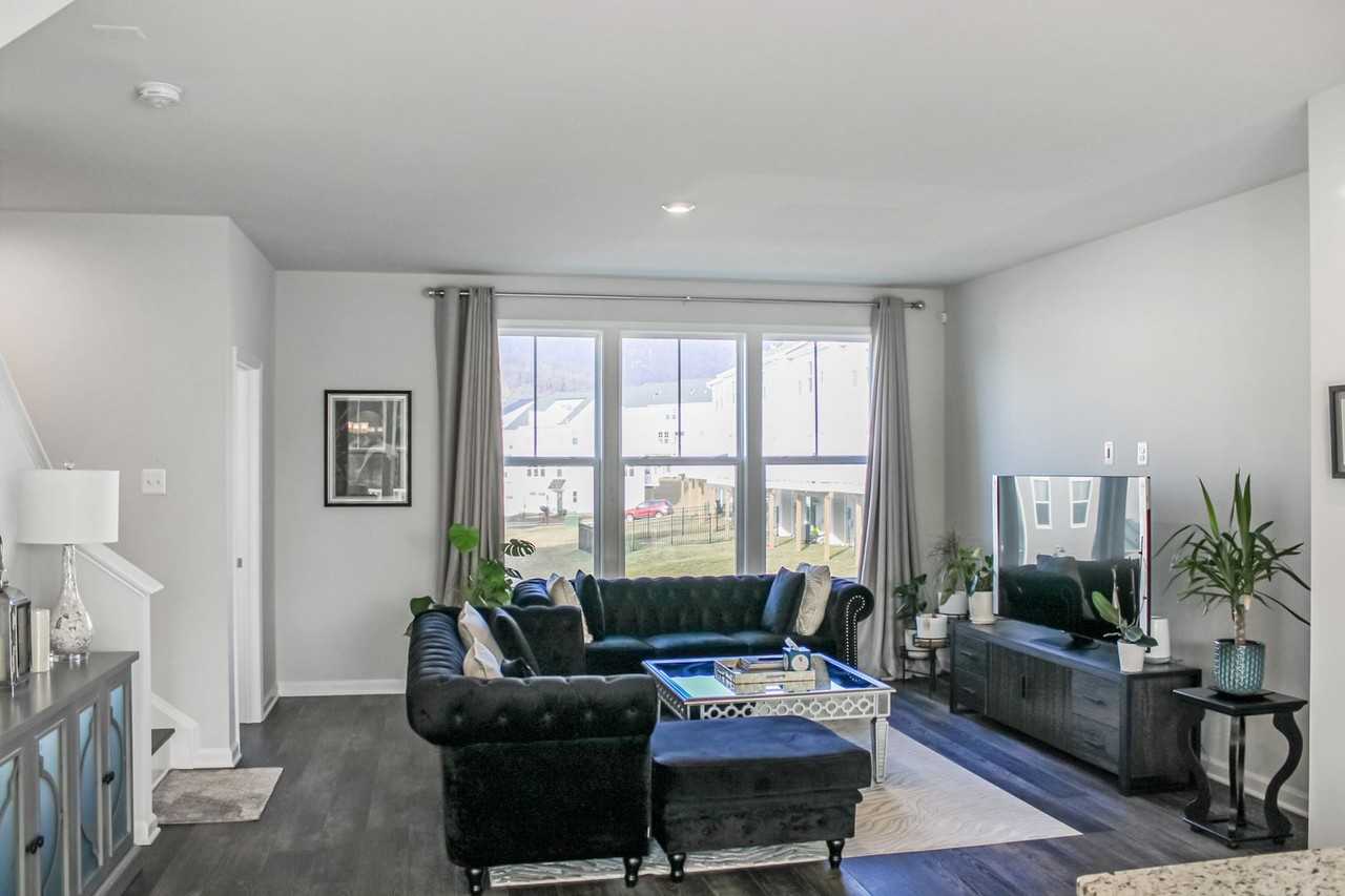 4415 Alston St - Photo 3 of 27