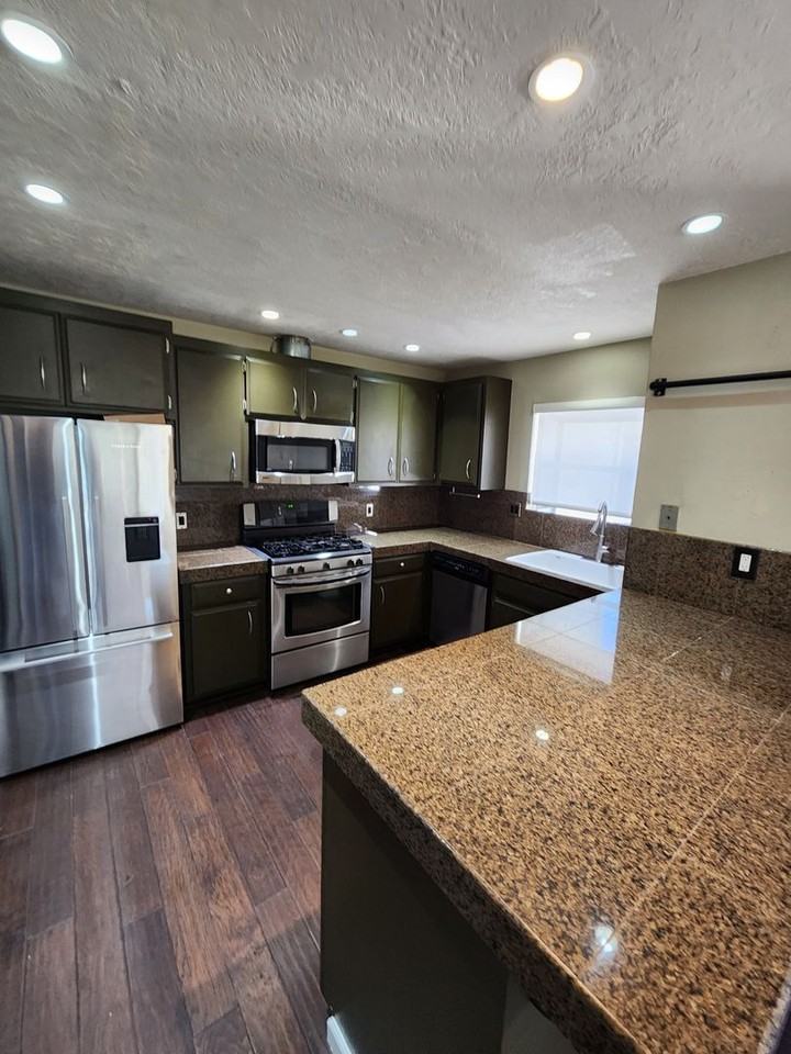 4969 Vista Pl #B - Photo 4 of 18