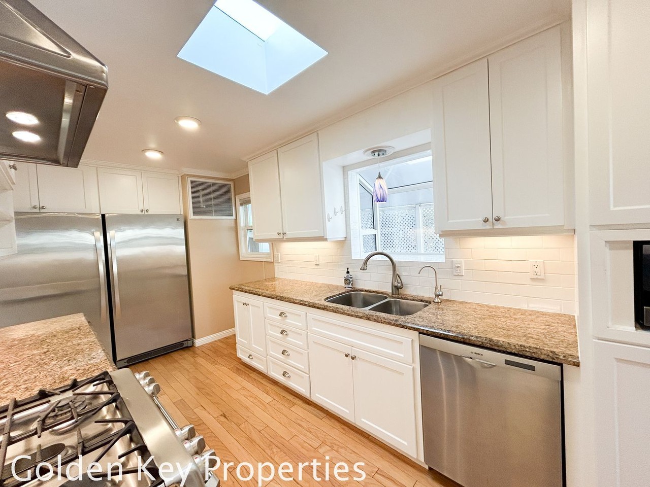 6505 Friendly Pl - Photo 4 of 38