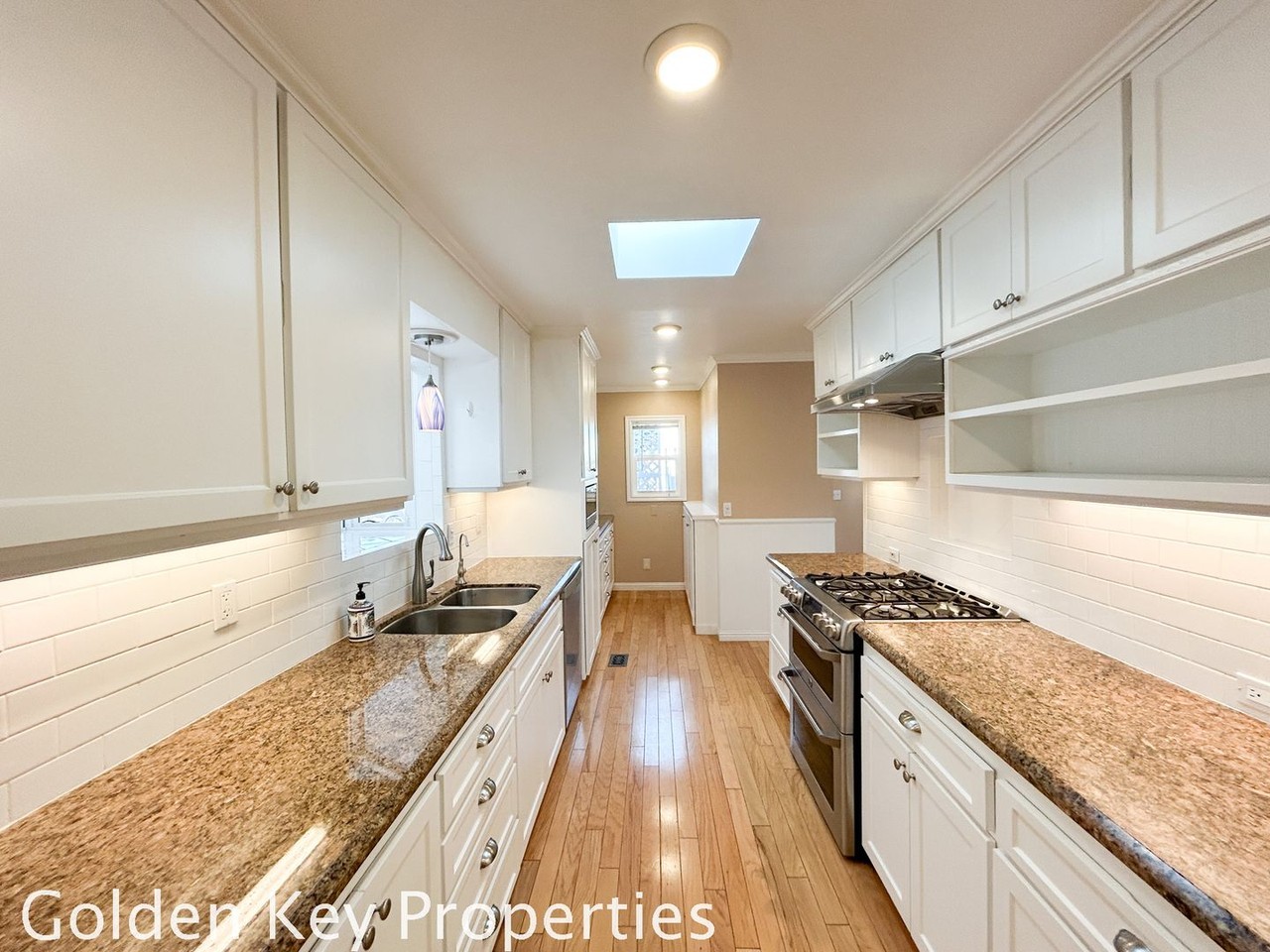 6505 Friendly Pl - Photo 5 of 38