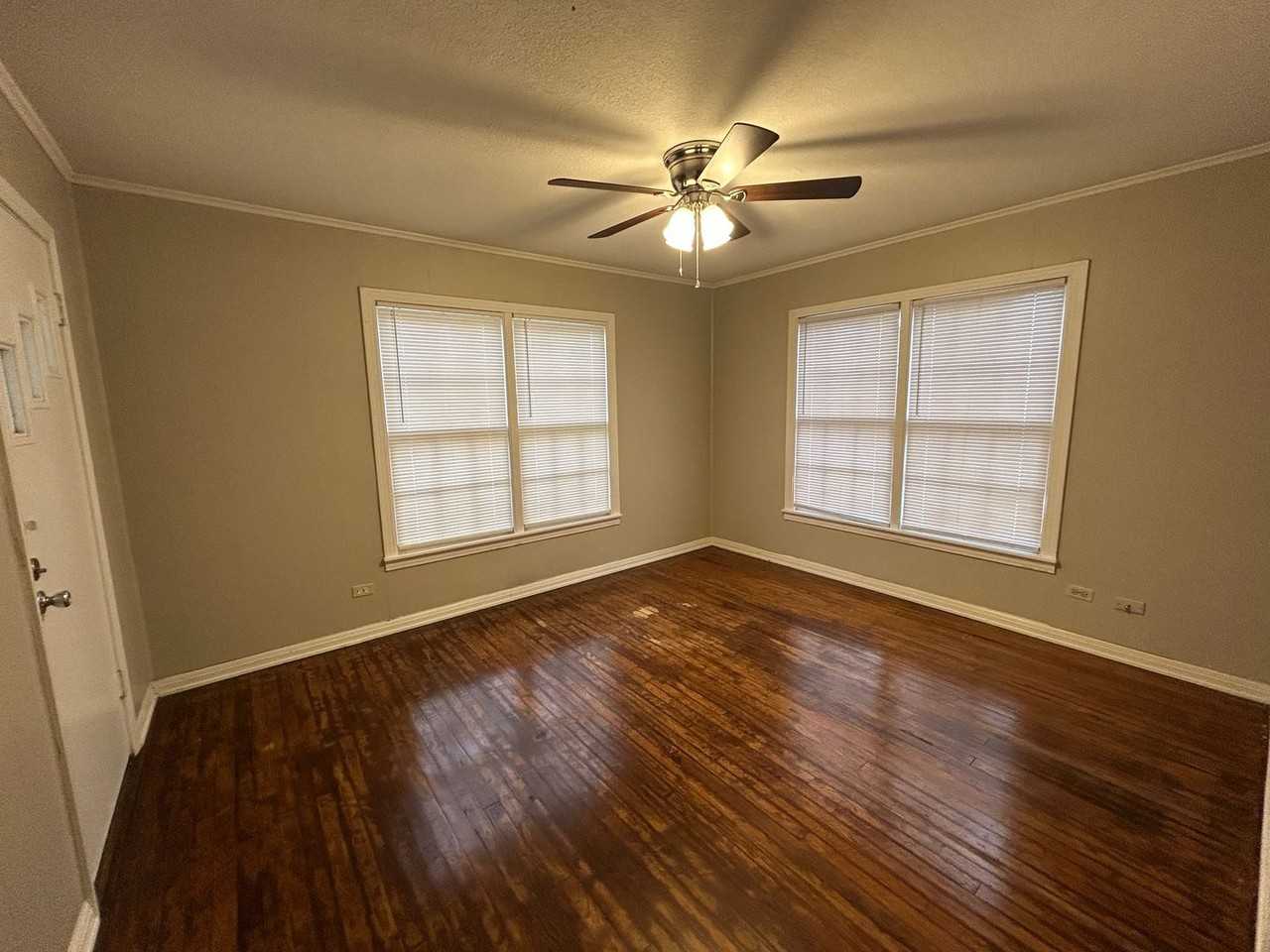 3928 Austin Ave - Photo 3 of 11