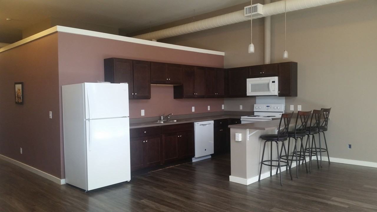 106 1/2 S Washington St - Photo 2 of 8