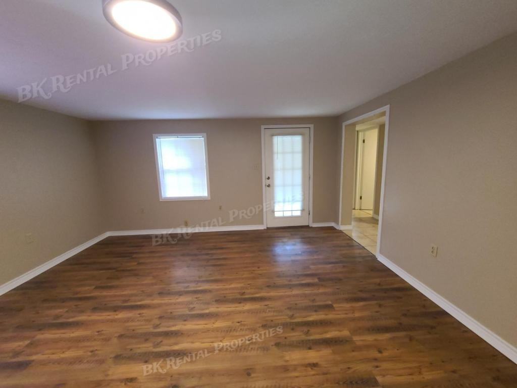 3723 Smith Ln - Photo 3 of 11