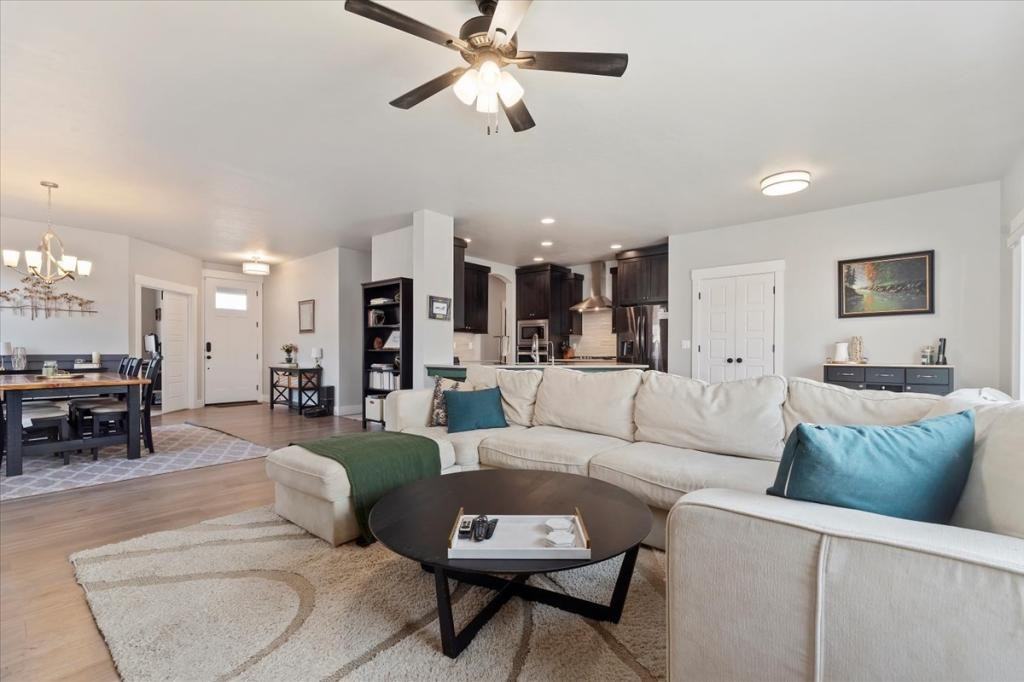 5789 W Milano Dr - Photo 7 of 36