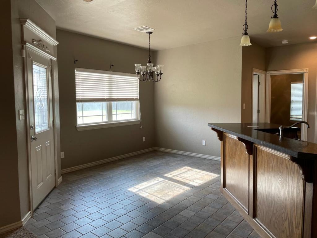 1017 Ne Homestead St - Photo 7 of 18