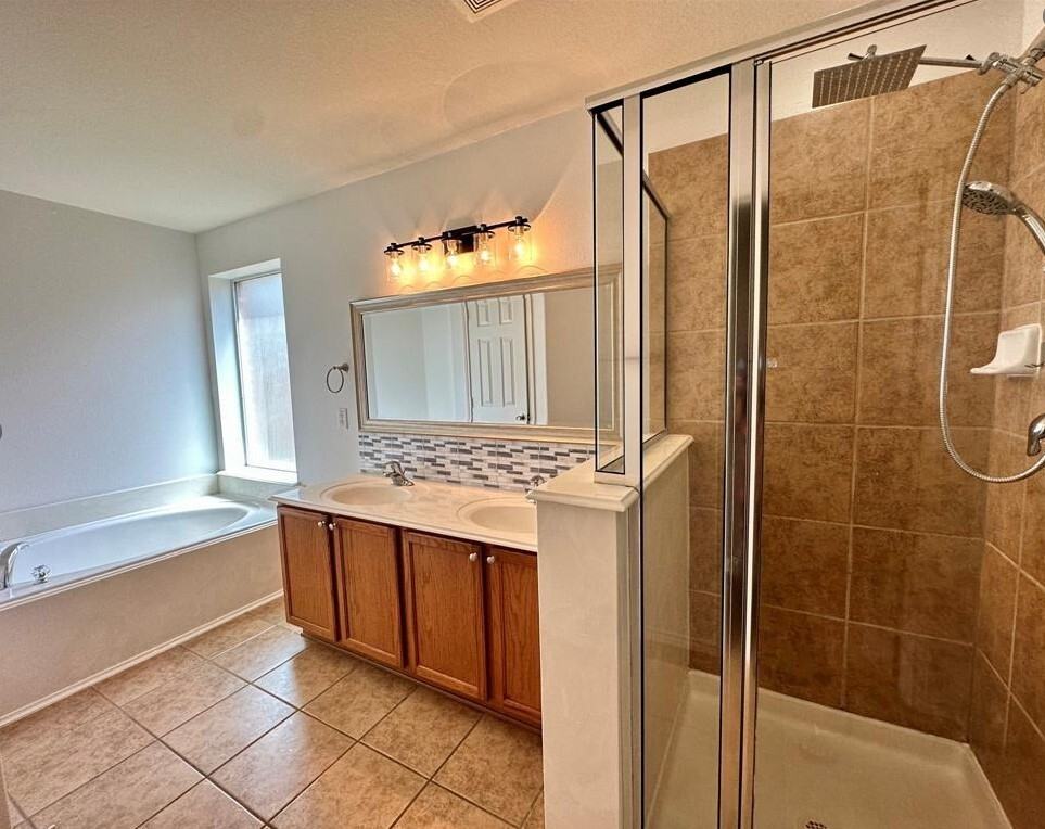 5831 Kenwood - Photo 6 of 14