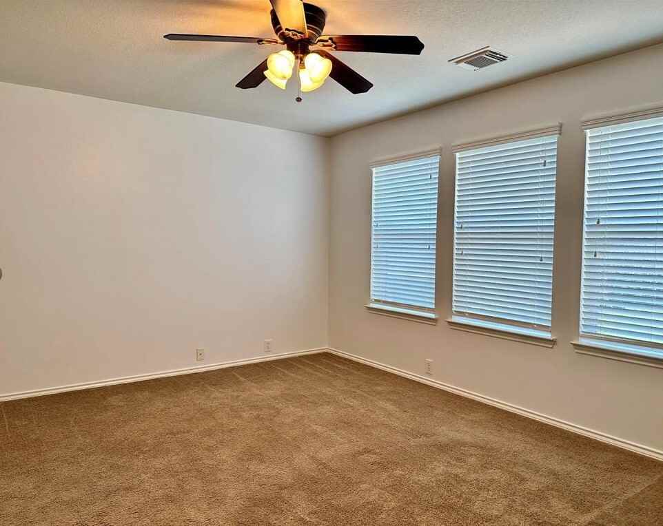 5831 Kenwood - Photo 5 of 14