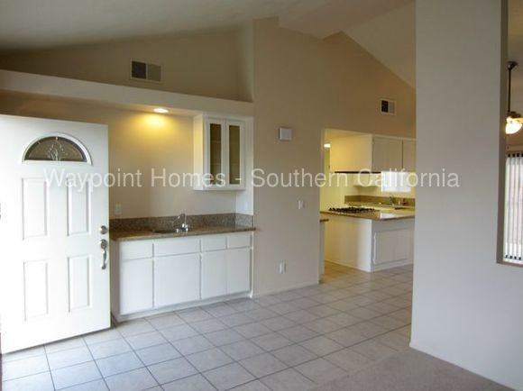 33193 Friar Tuck St - Photo 3 of 12