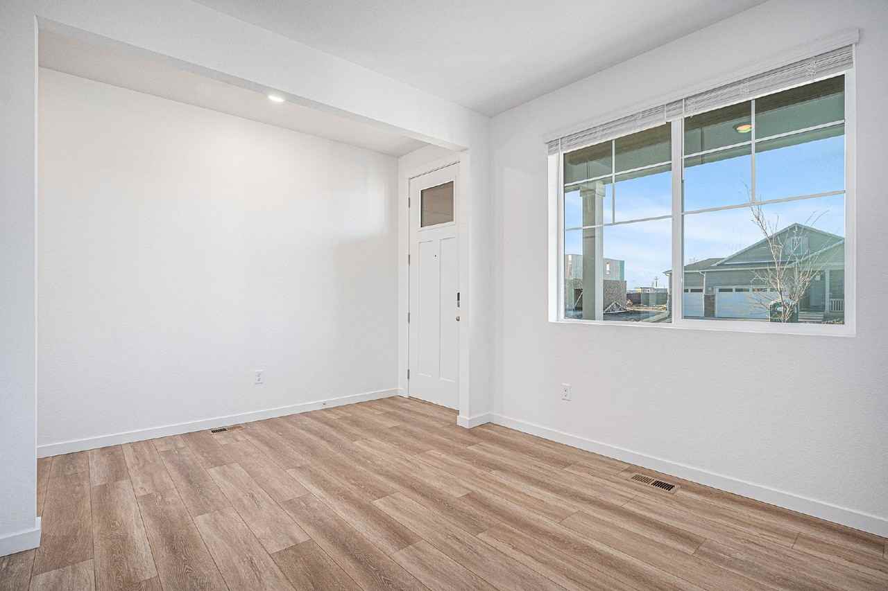 15962 Syracuse St - Photo 2 of 22