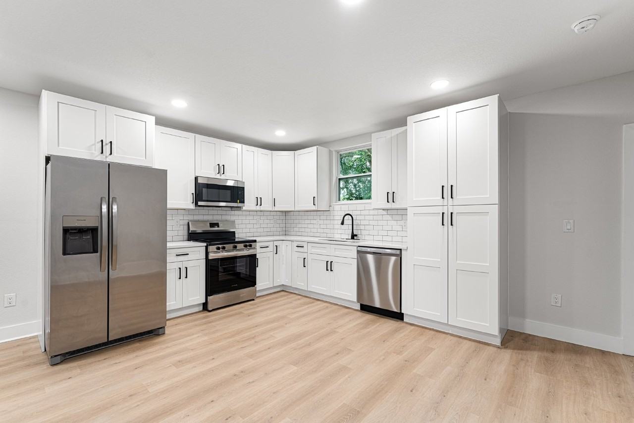 685 Childs Ave - Photo 3 of 15
