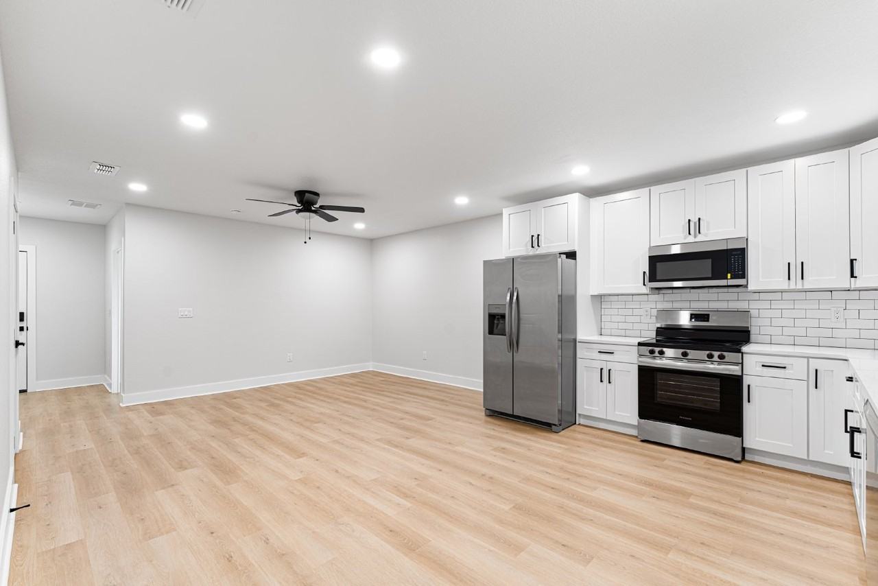 685 Childs Ave - Photo 4 of 15